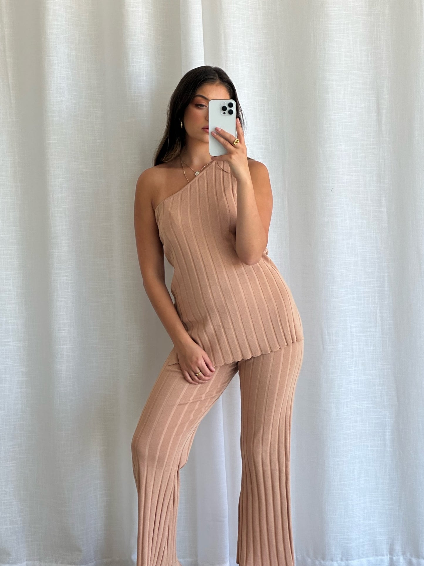 ONE SHOULDER KNIT