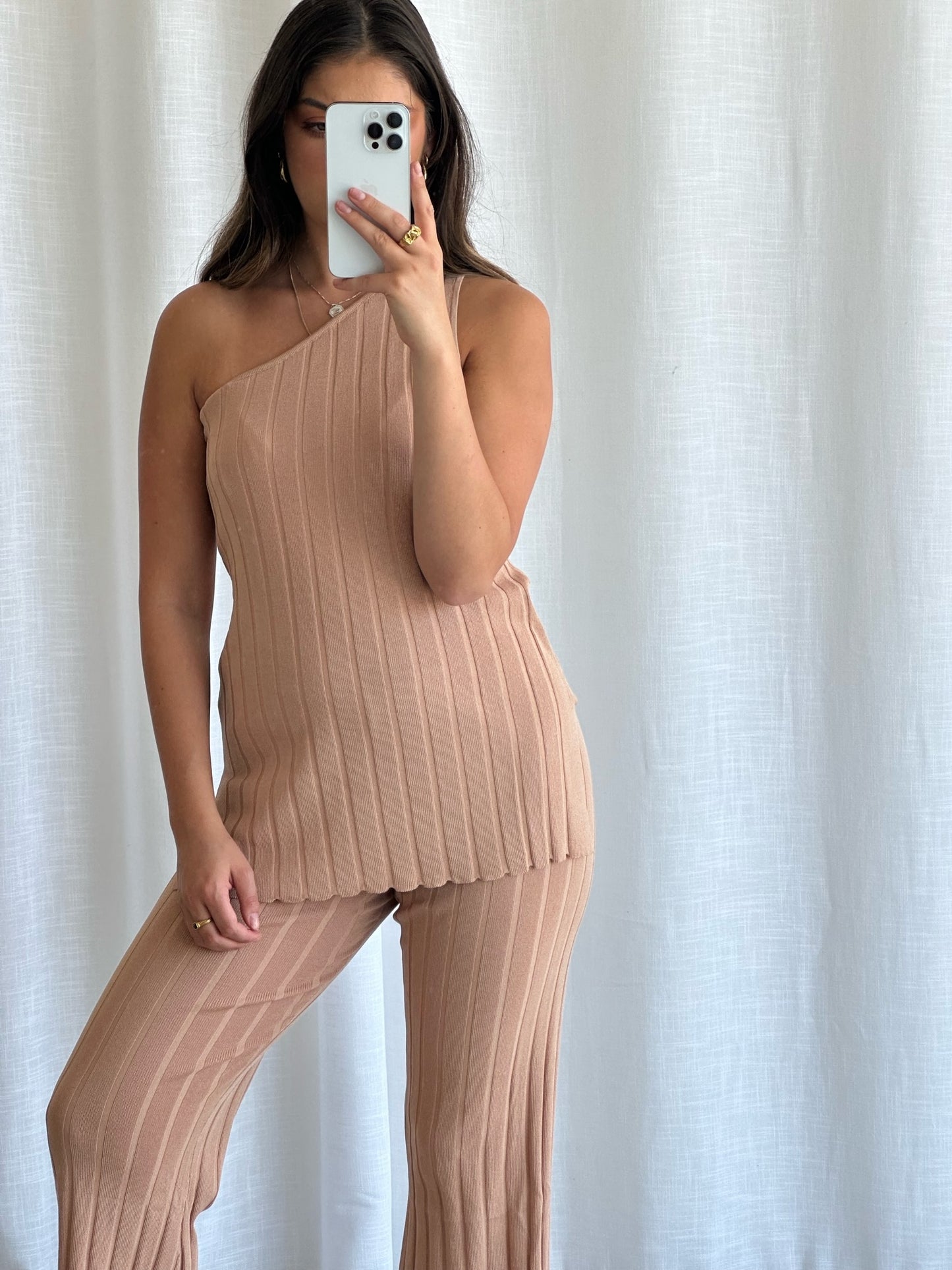 ONE SHOULDER KNIT