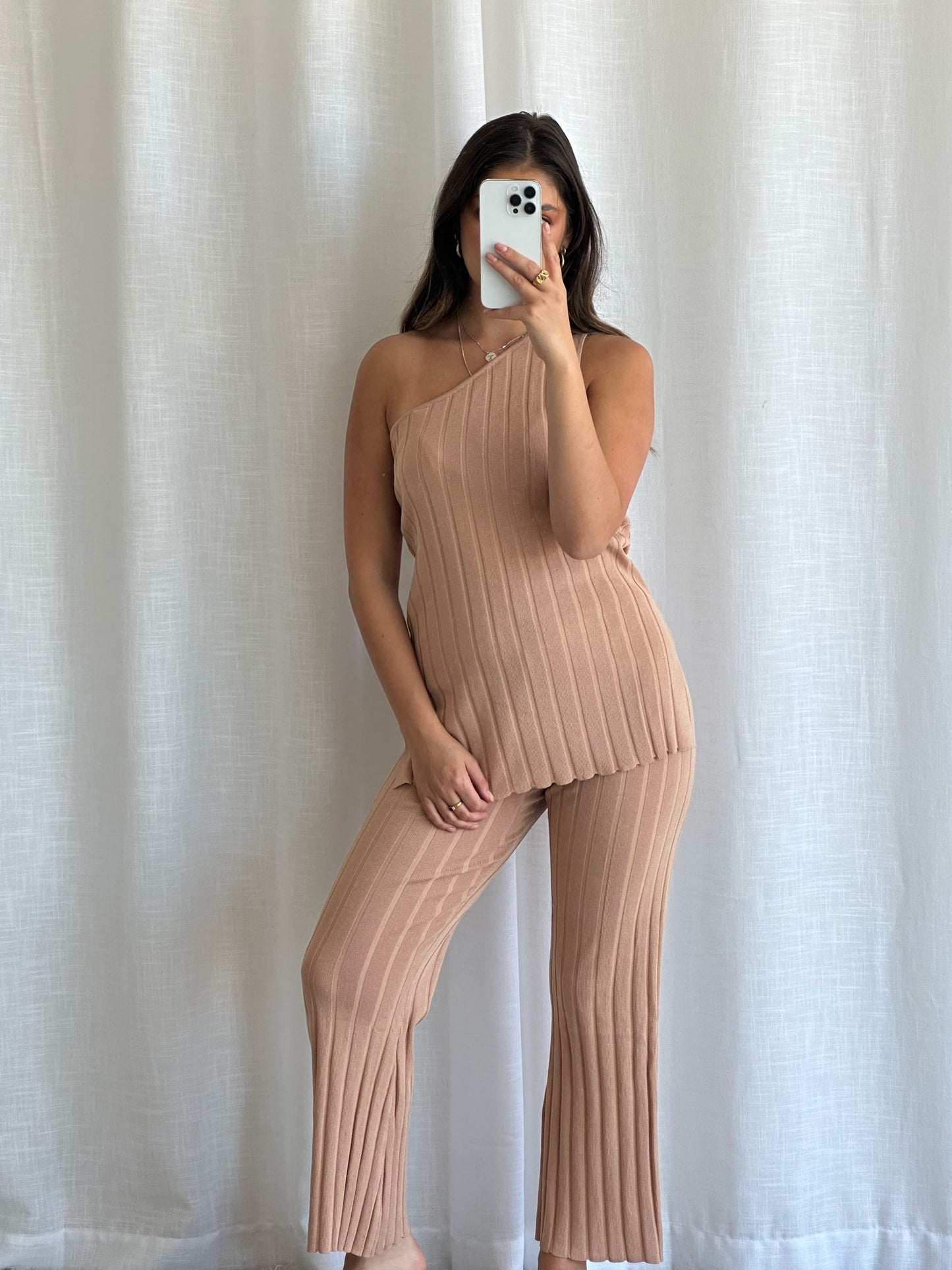 ONE SHOULDER KNIT
