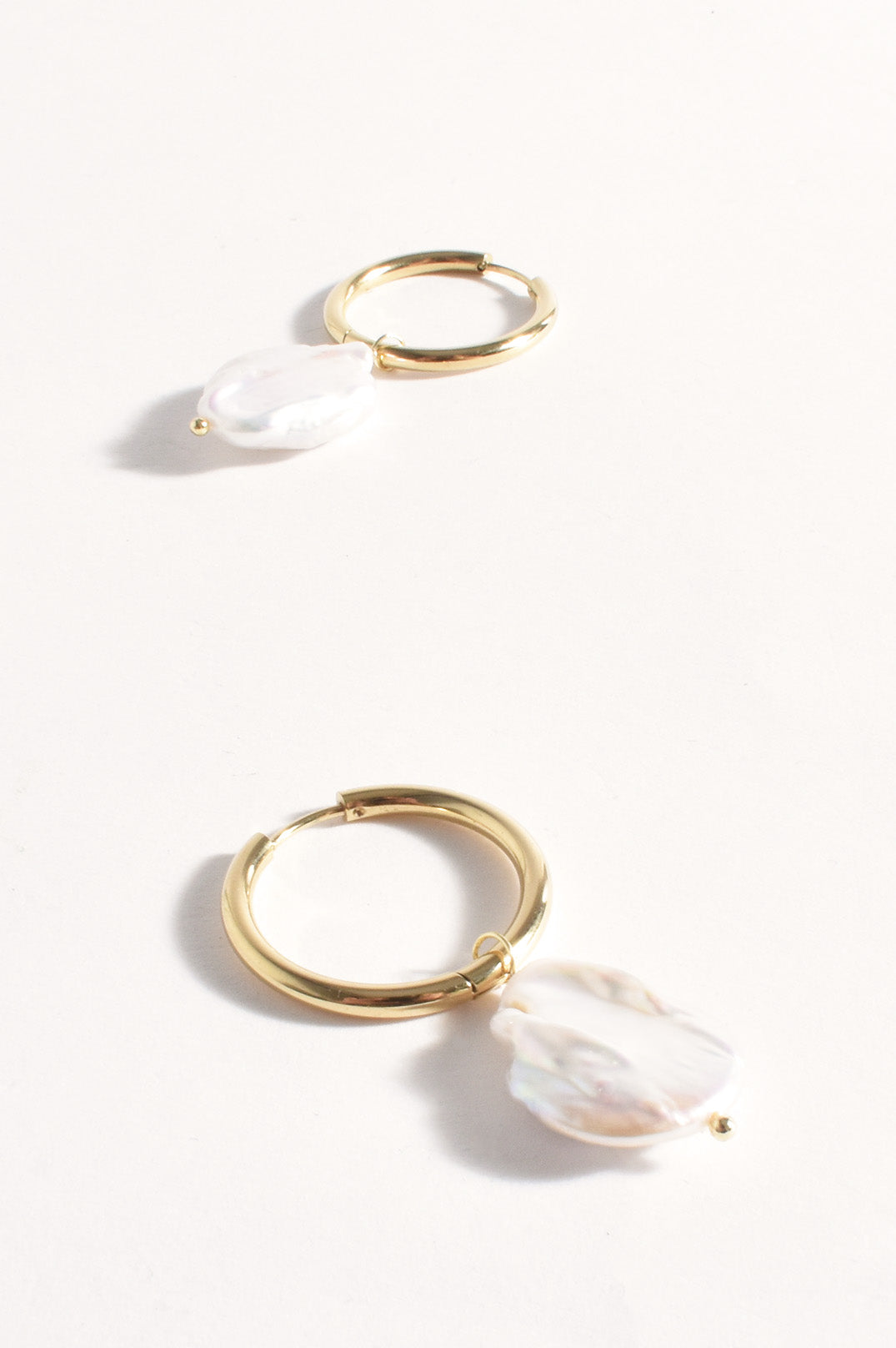 FINE HOOP PEARL DROP EARINGS