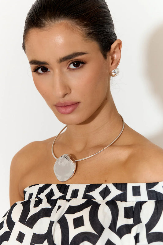 METAL PENDANT FRONT COLLAR NECKLACE
