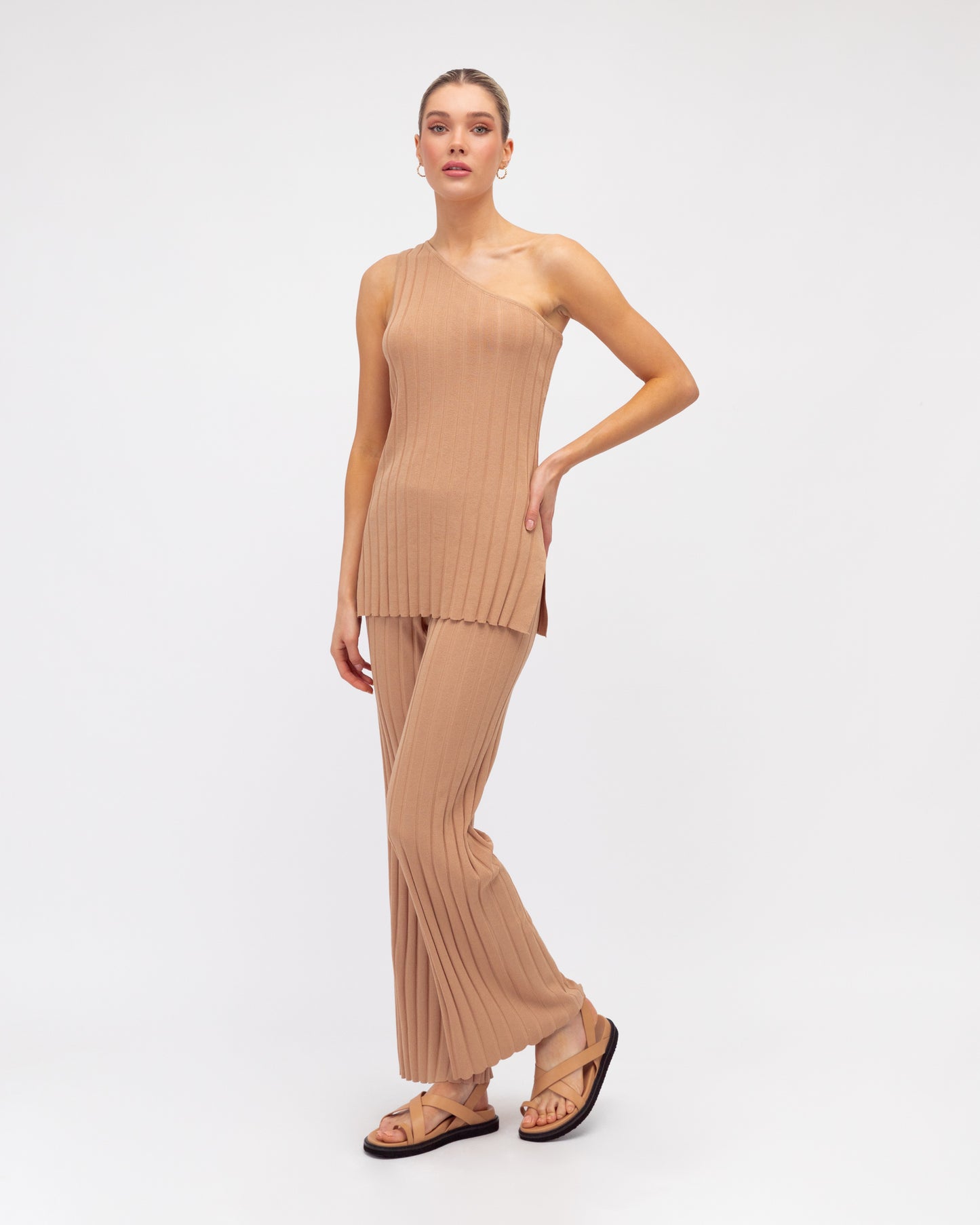 ONE SHOULDER KNIT