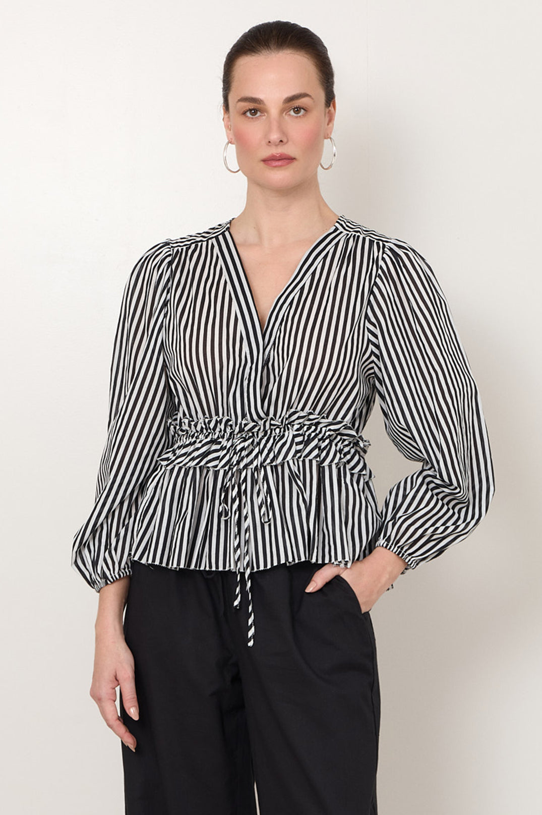 REMI V-NECK TOP