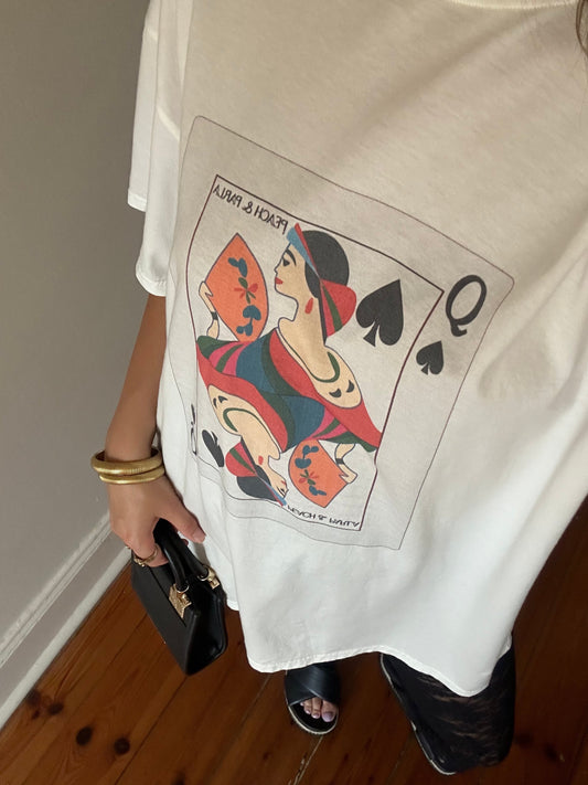 QUEEN OF PEACHES WHITE TEE