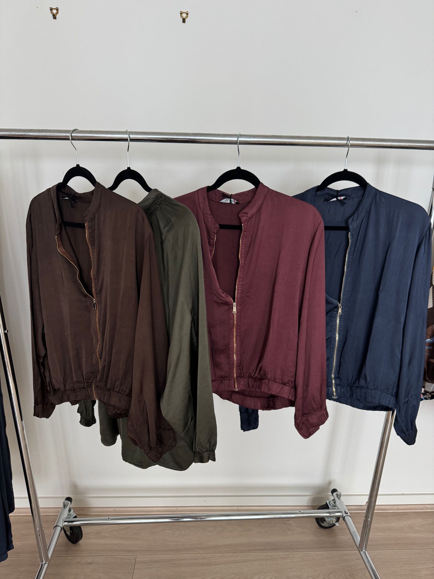 SARA SILK BOMBER