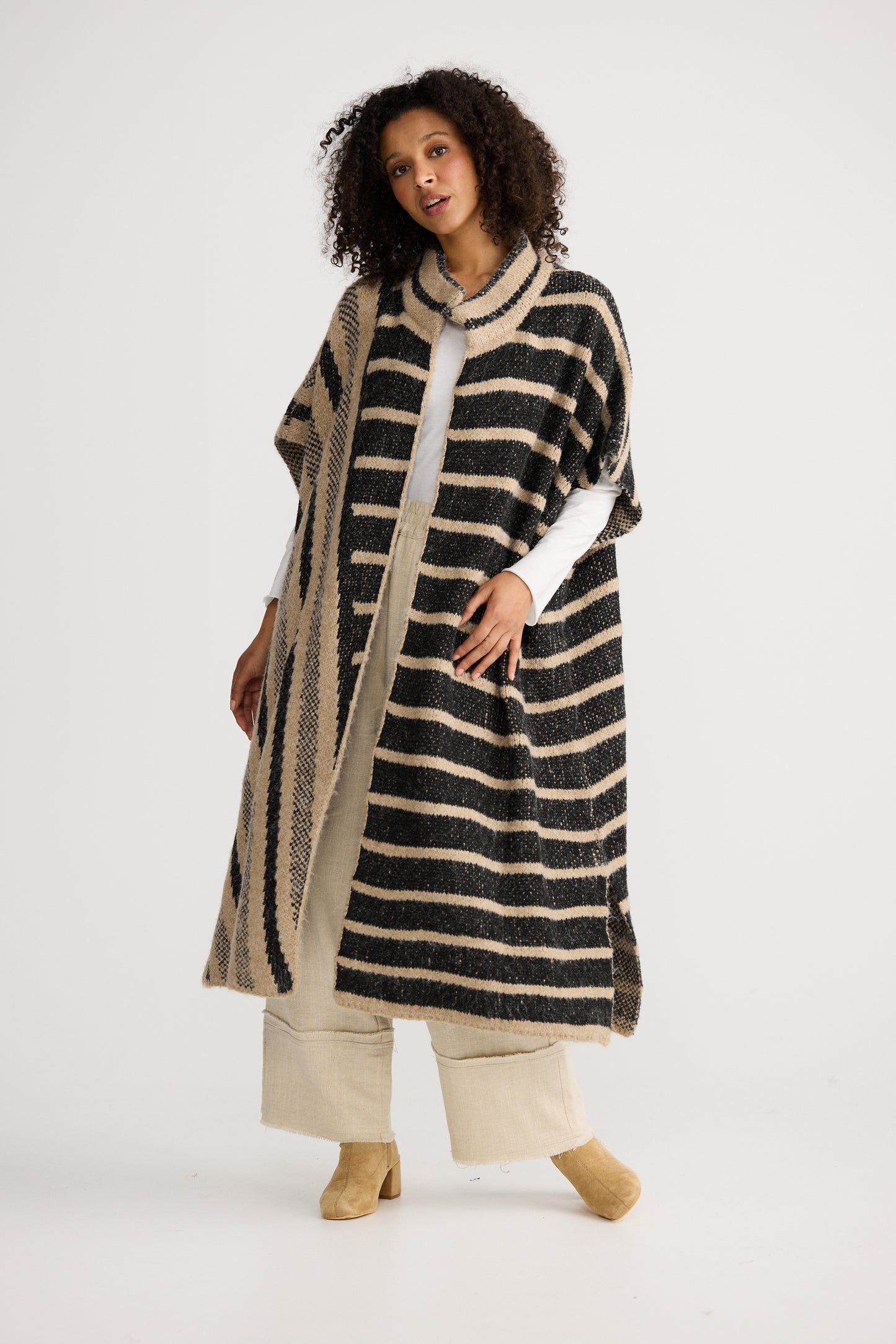 MIRADOR KNIT CAPE