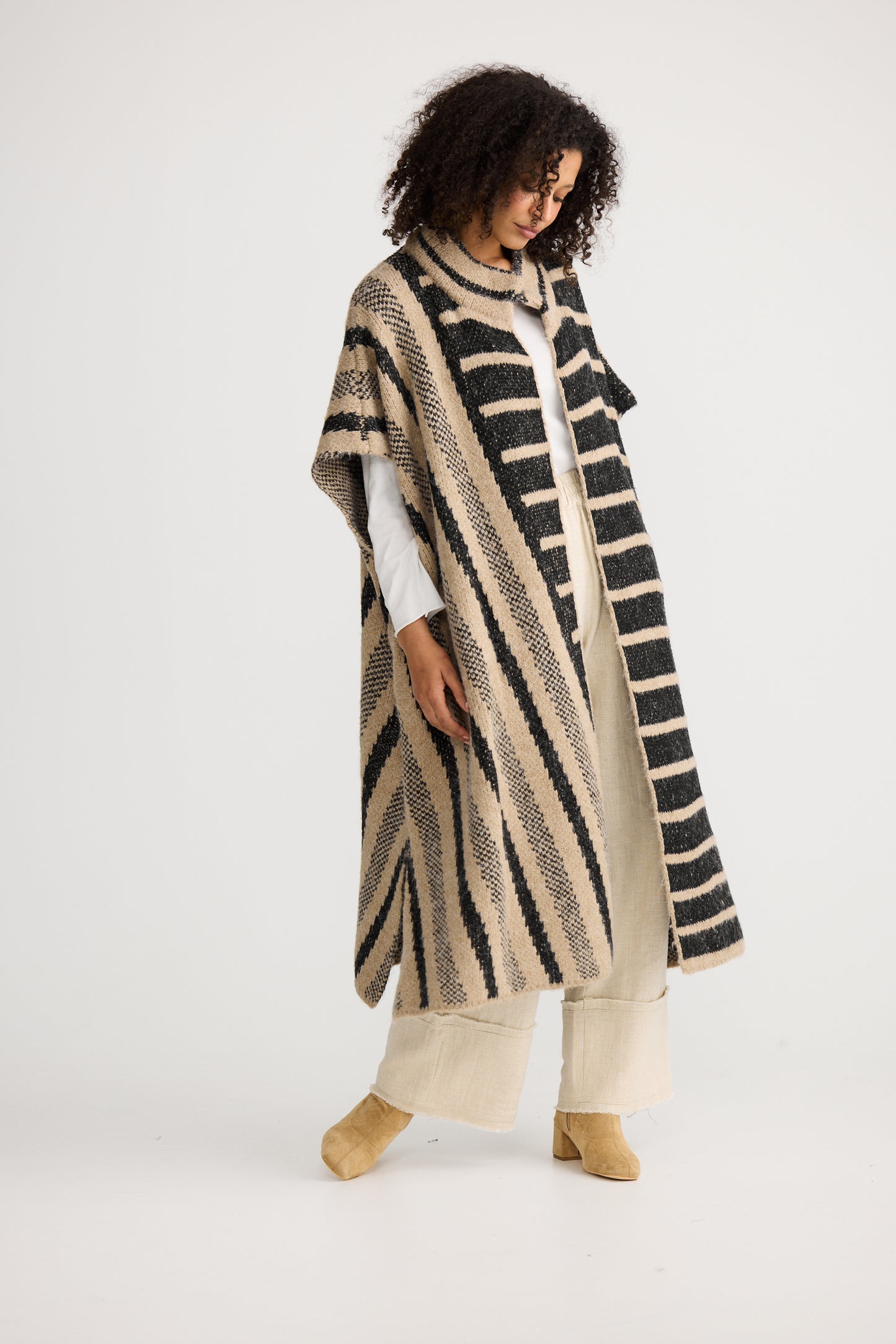 MIRADOR KNIT CAPE