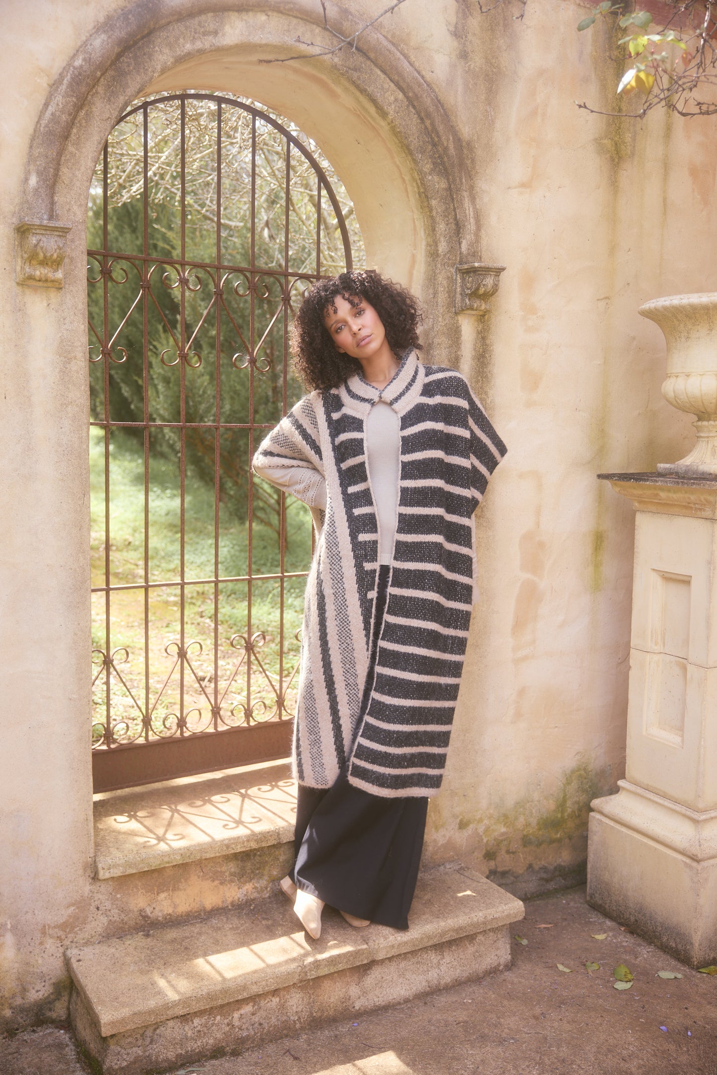MIRADOR KNIT CAPE