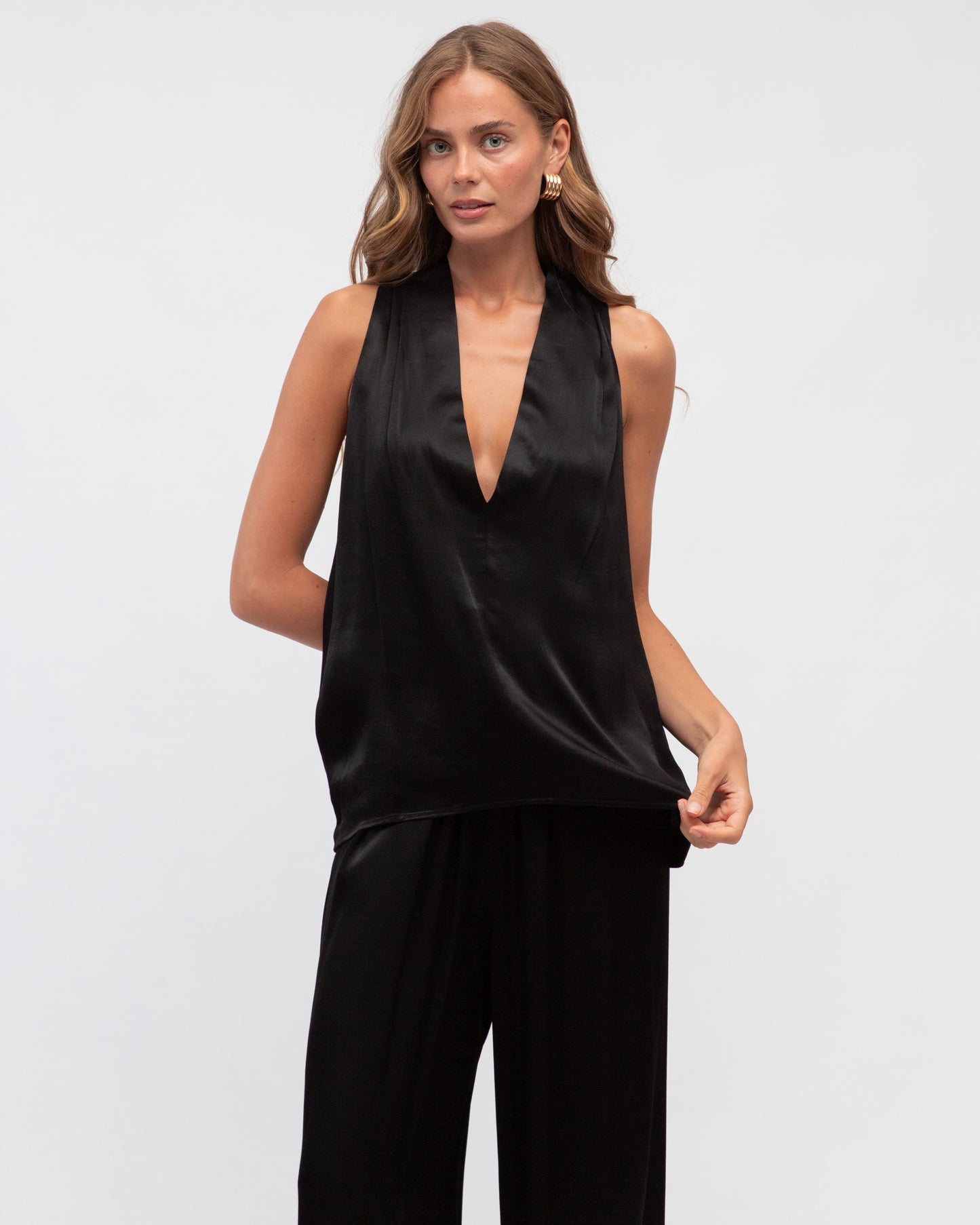 V-NECK TUCK DETAIL TANK