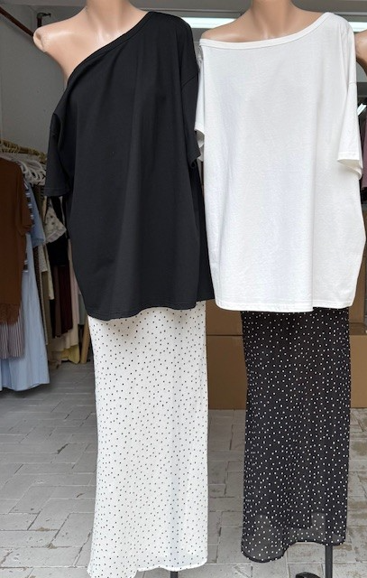 White One Shoulder T blk spot