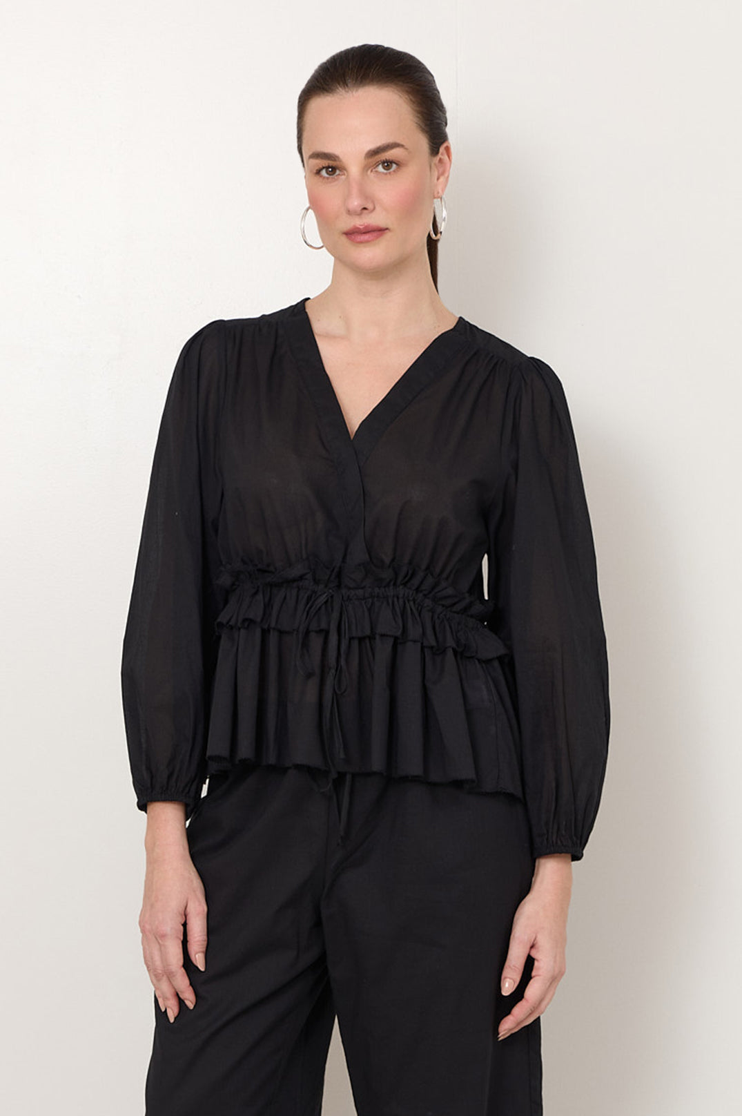 REMI V-NECK TOP