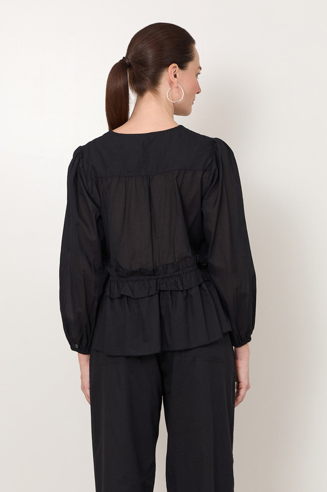 REMI V-NECK TOP