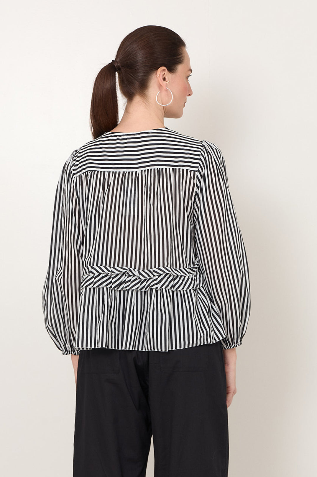 REMI V-NECK TOP