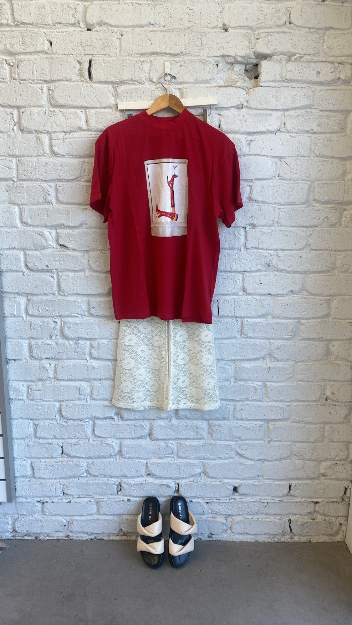 HIGH KICKS MARTINI TEE