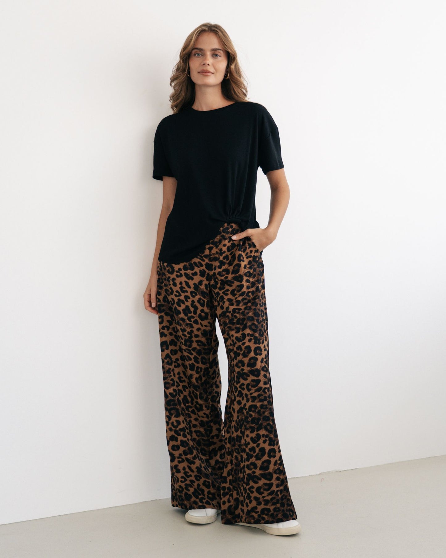 EASY TUCK TEE