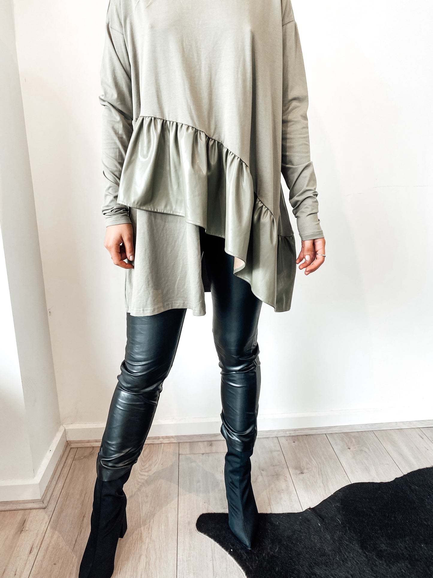 Revolve Basic - Khaki